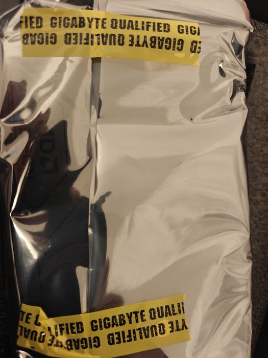 Gigabyte Radeon RX 9070 XT GAMING OC 16GB GDDR6 256-bit