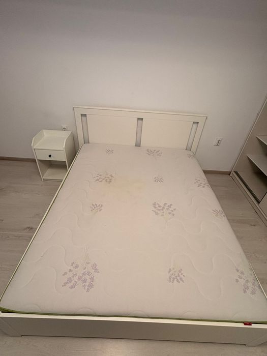 Pat cu saltea si noptiera
