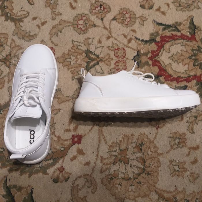 Ecco кроссовки  новые белые.