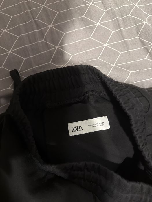 Pantaloni scurti de la zara marimea M