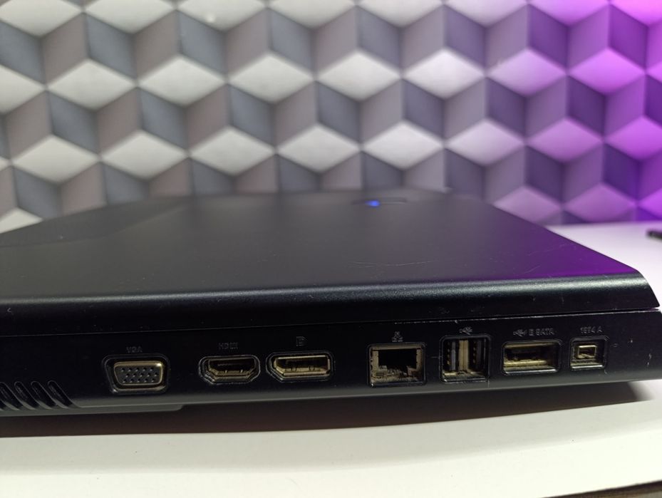 Laptop de colecție impecabil Dell alienware 17 inch model m17x