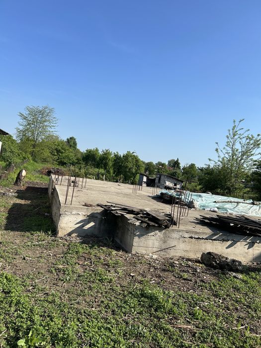 Teren intravilan cu fundatie si beci, Cocorasti Grind Prahova