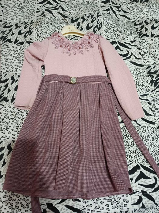 ПРОДАМ платья на девочку.