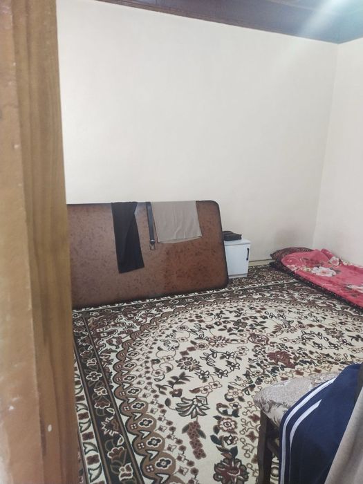 Shoro bozorda 3 sotix uy