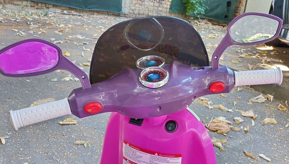 Scuter electric (jucărie) pentru copii cu vârsta între 3 și 6 ani