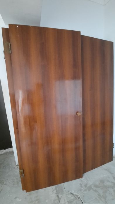 Үйдің есіктері     .