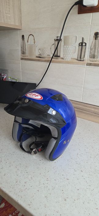 Vând casca moto AGV