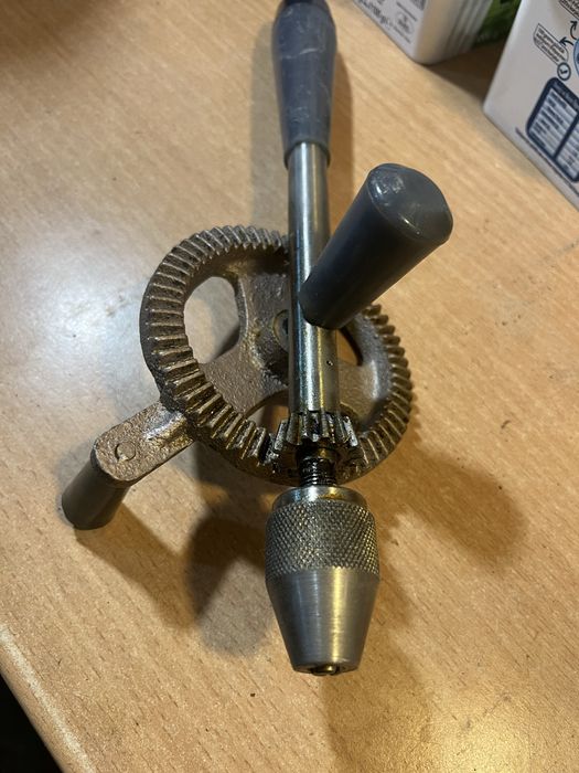 чисто нова ръчна дрелка-маткап