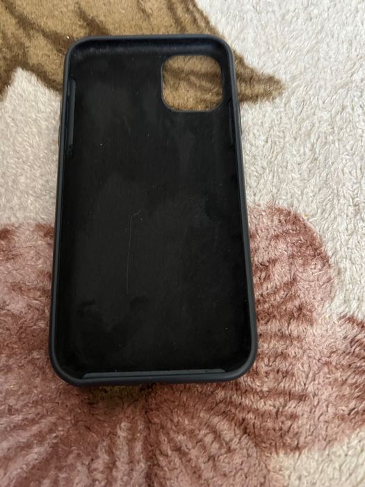 Vând huse IPhone 11