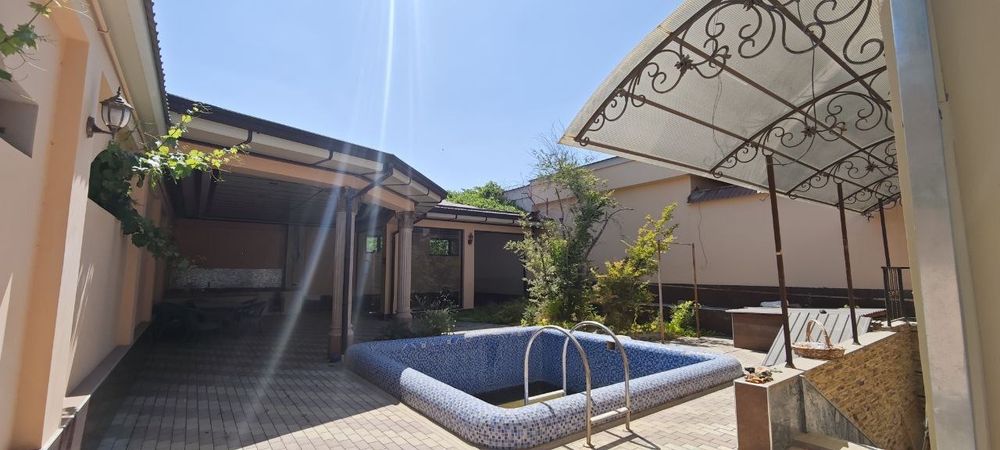 Срочно Продаётся Учаска одно место 2-дома 14-соток Луначарский