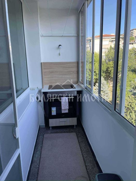 Тристаен апартамент до парк Марно Поле