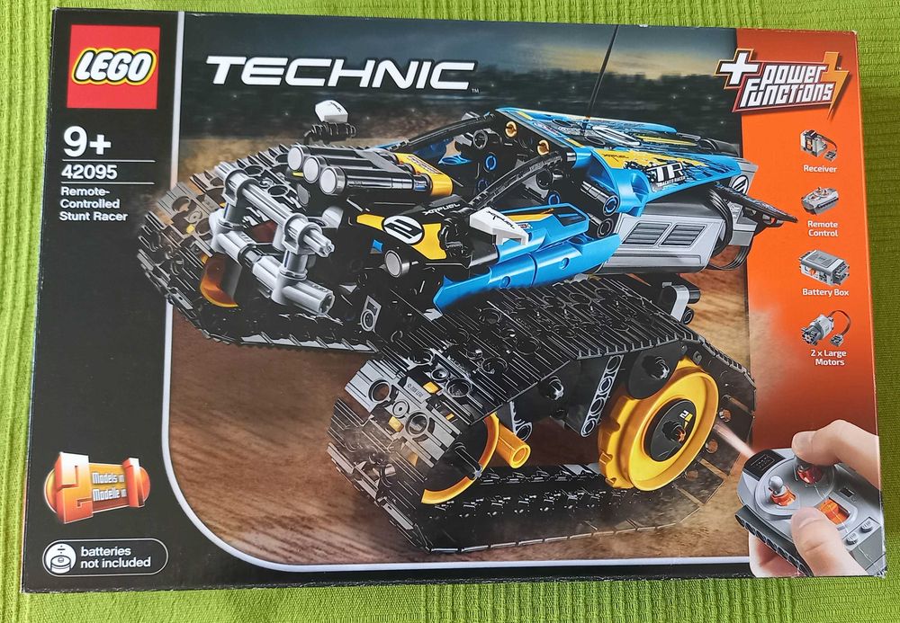 Lego Technic - 42095 - Remote-Controlled Stunt Racer - 324 piese, 9+