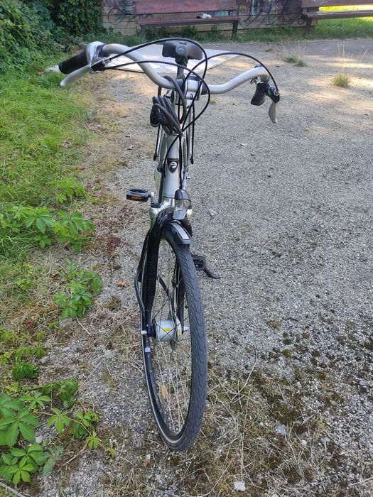 Vând bicicleta cu 8 viteze in butuc marca Batavus