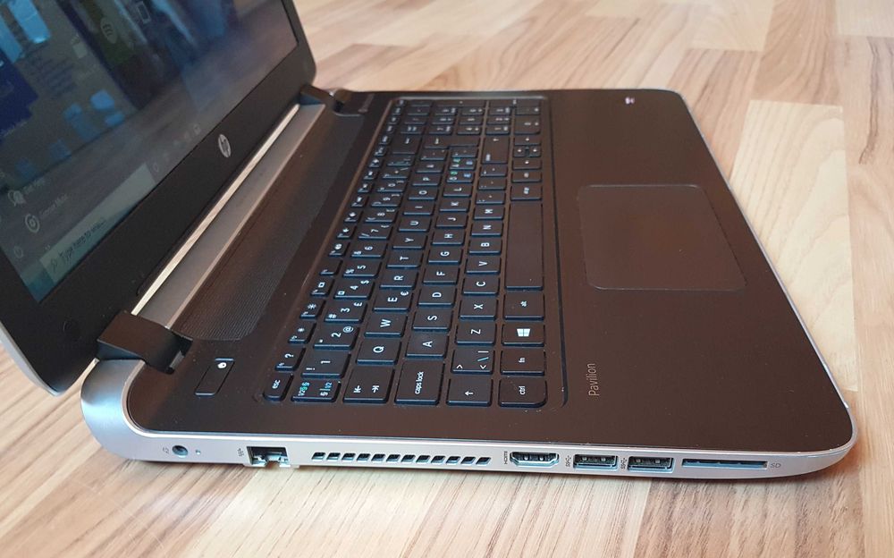 Laptop Slim HP 15.6", AMD A10-7300 Qaud, 8 GB, SSD 240 GB, Radeon R7
