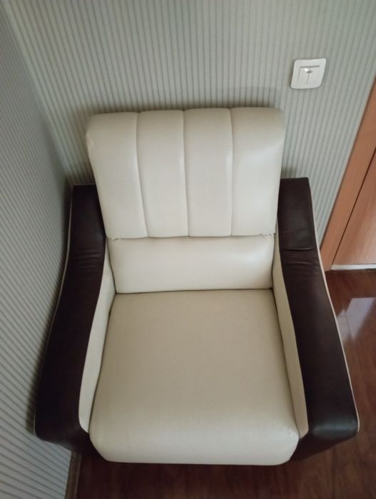 Два кресла  материал кож зам