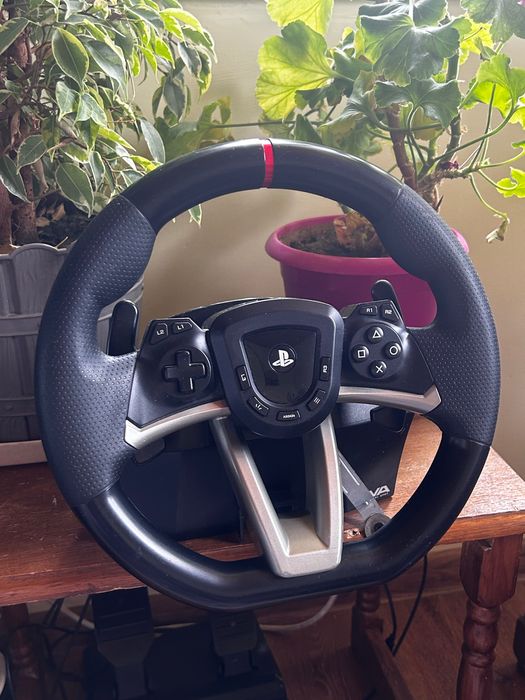 PS4 Pro 1TB + контролер + волан + 14 игри