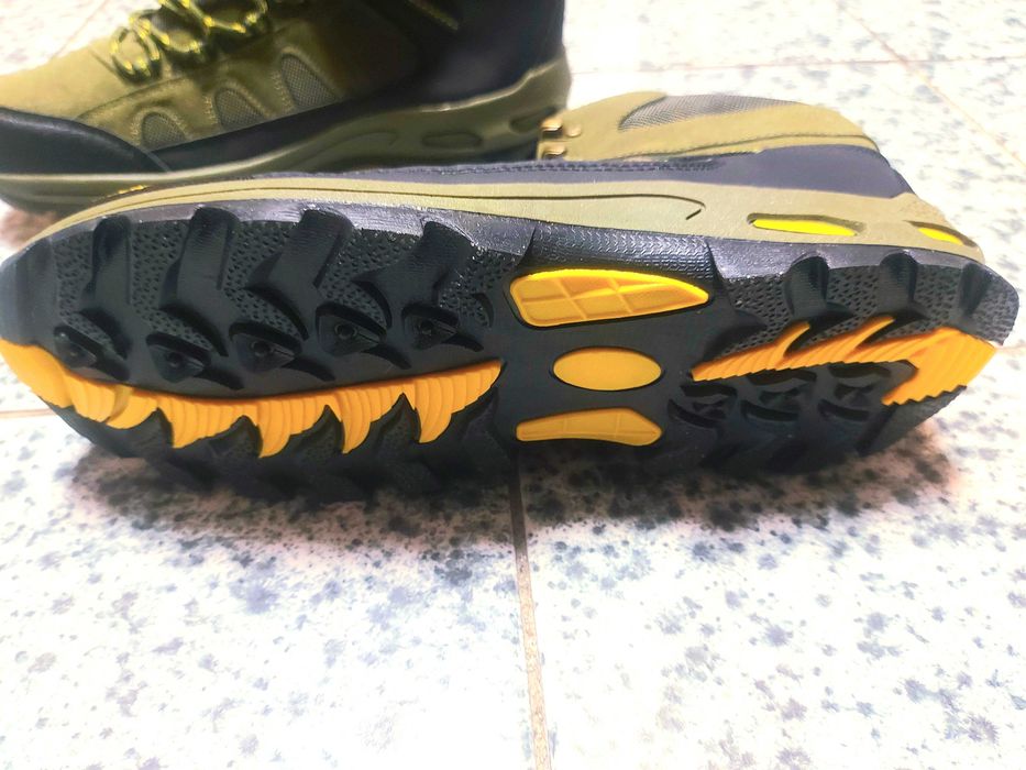 Високи туристически обувки №45