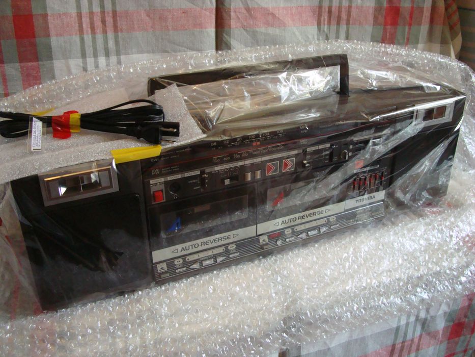 TOSHIBA RT-SX 85 BomBeat. Редкая. 1986 год.  MADE IN JAPAN.