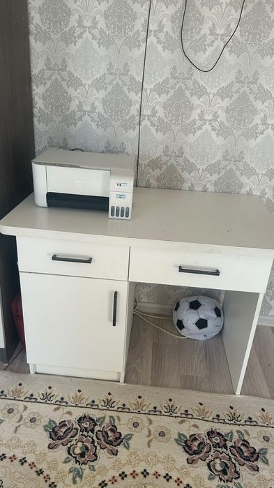 Стол для компьютера