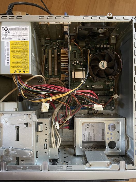 Компютър HP колплект с монитор, мишка и клавиатура