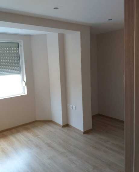 Дава се под наем Тристаен апартамент в Бургас, Меден рудник - зона А - 93 кв.м за 175 € - Снимка #2