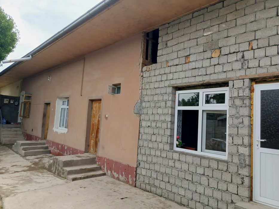 Ipoteka bor Zangiota tumanida Boʻzsuv mahallasida Xovli sotiladi