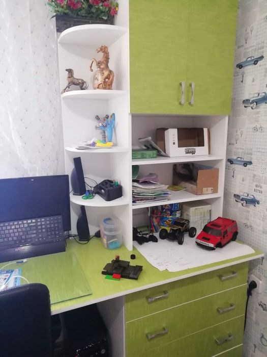 Продам компьютерный стол