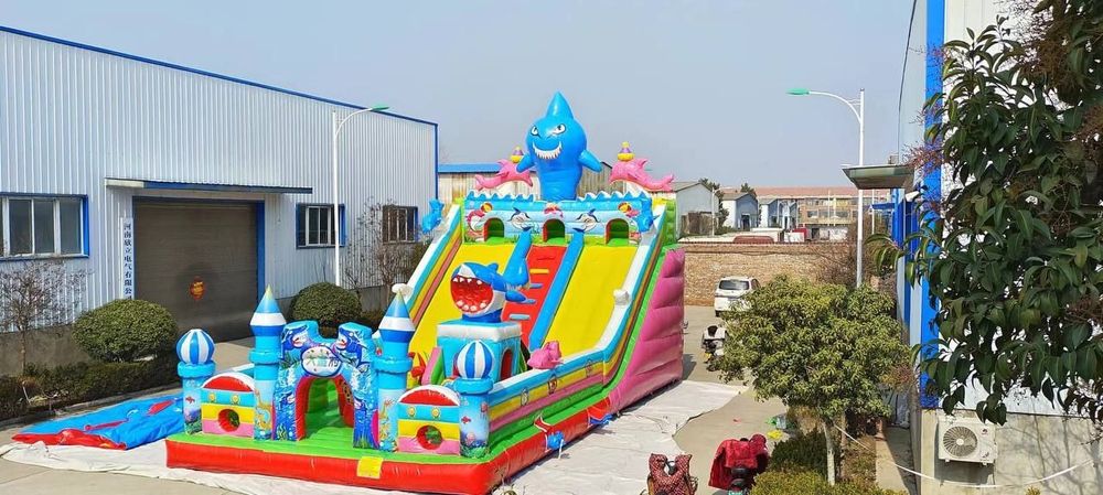 Atraksion Karusel Batut sotuvda bor yangi pachka.