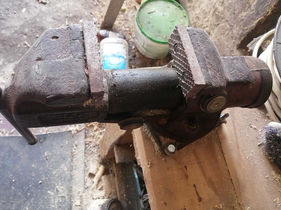 Тиски столярный поворотные