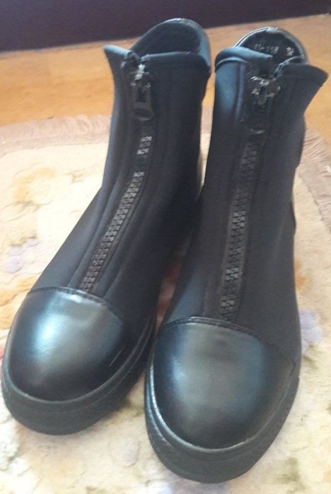 Дамски спортни обувки