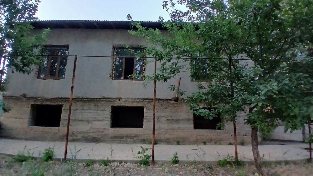 Sotiladi Dom Uchastka Uy Srochna