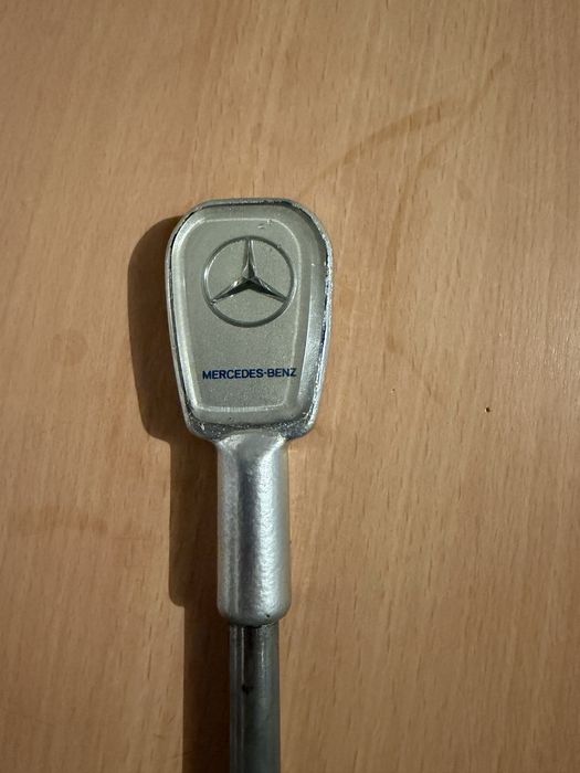 Mercedes флагшток