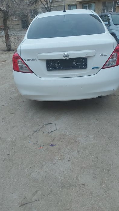 Нисан  верса 2011