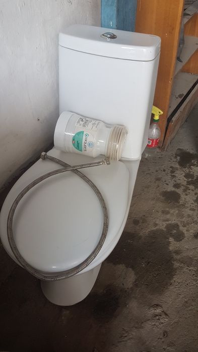 Продаю унитаз в  комплекте.