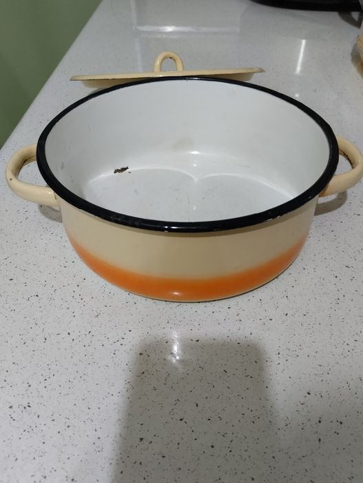 Кастрюля эмалированная 2л б/у