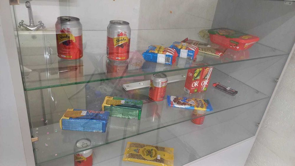 Продается стол и табуретки