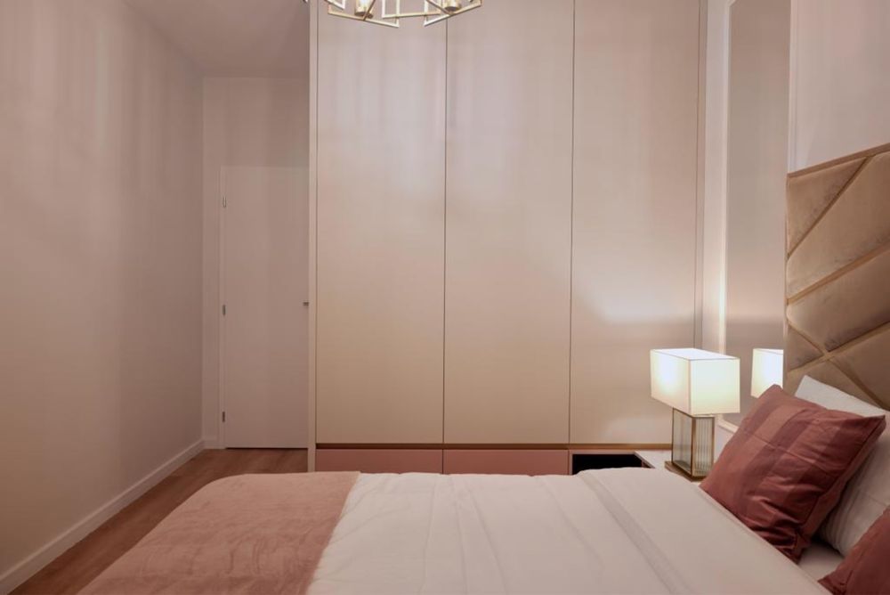 PROPRIETAR inchirierez un apartament de lux cu 2 camere