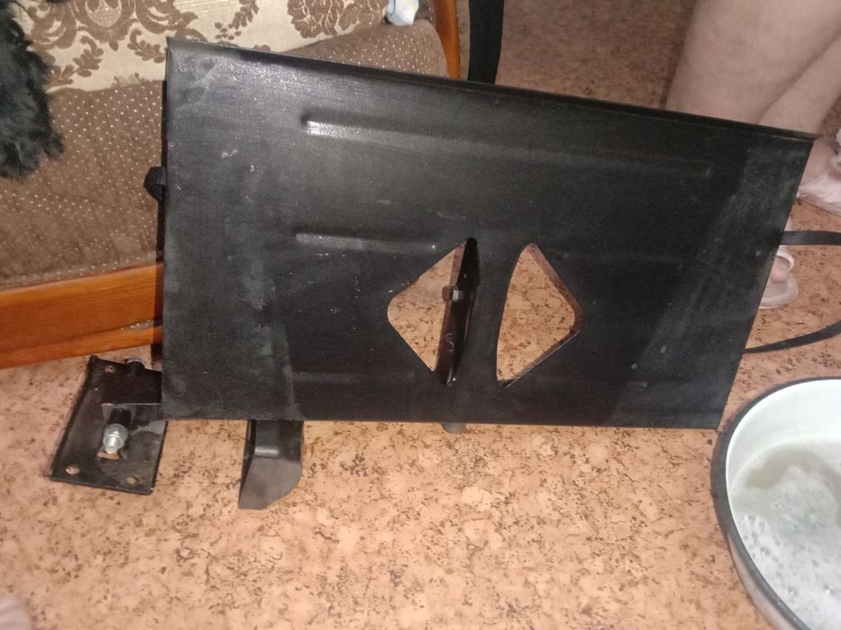 Продаётся подставка на стену для телевизора