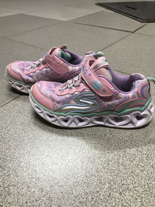 Продам кросовки для девочки.