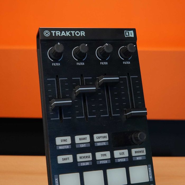 Native Instruments Traktor Kontrol F1