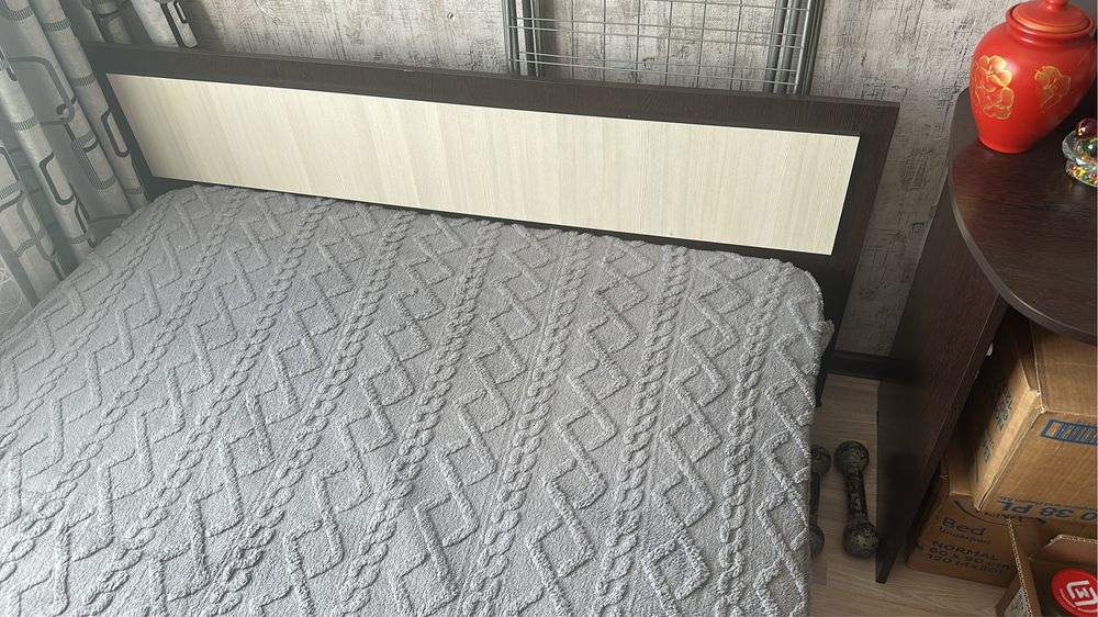 Продам двухспальную кровать