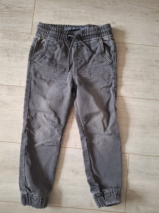 Детски дънки 2бр. размер 104