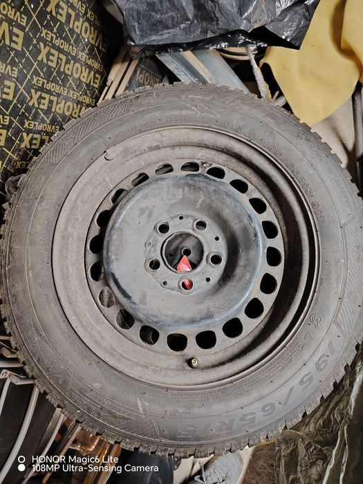 Зимни гуми за мерцедес с180 15 цола  с железни джанти