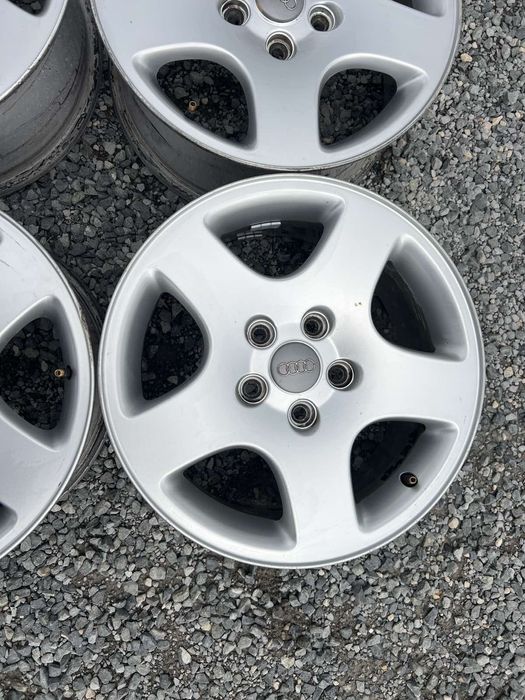 Оригинални джанти Ауди 5/112 Audi 5x112

Употребявани, Шумен