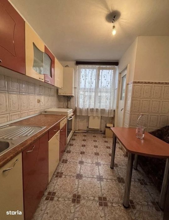 De vanzare apartament cu 3 camere, decomandat, balcon, 55000euro