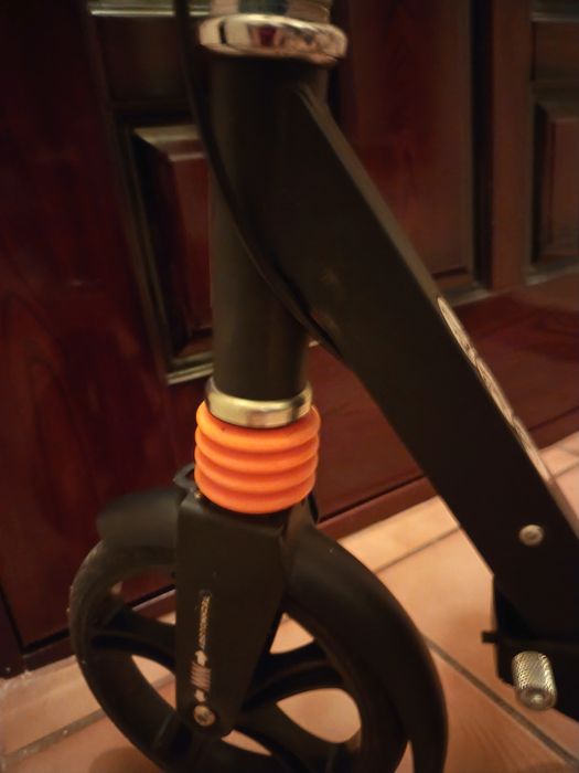 Trotineta copii cu suspensii fata spate frane pe disc putin folosita