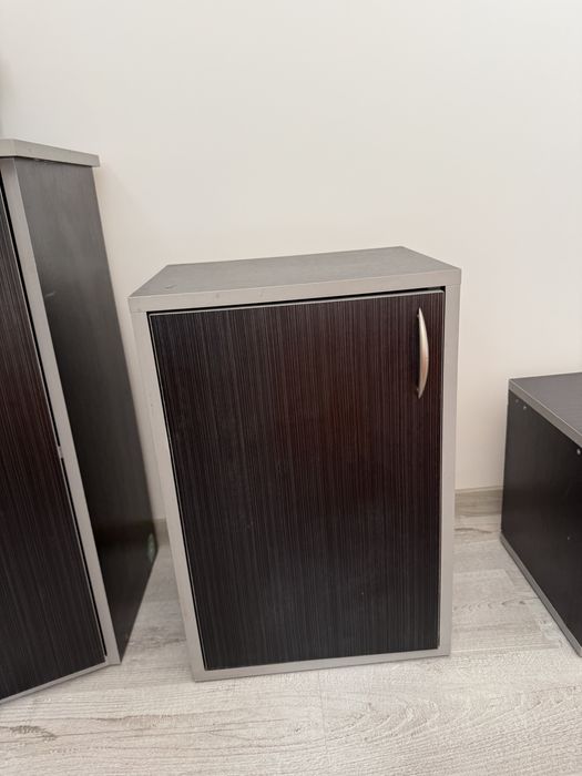 Продавам 2 шкавчета