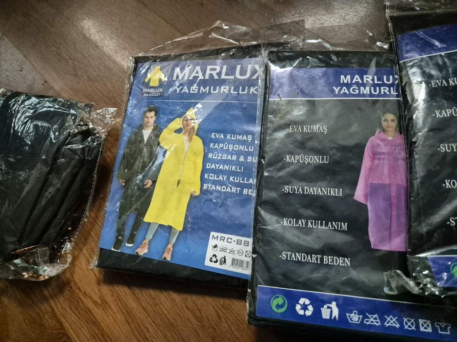 Дъждобрани, черни