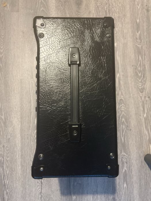 Amplificator Harley Benton pt. chitară