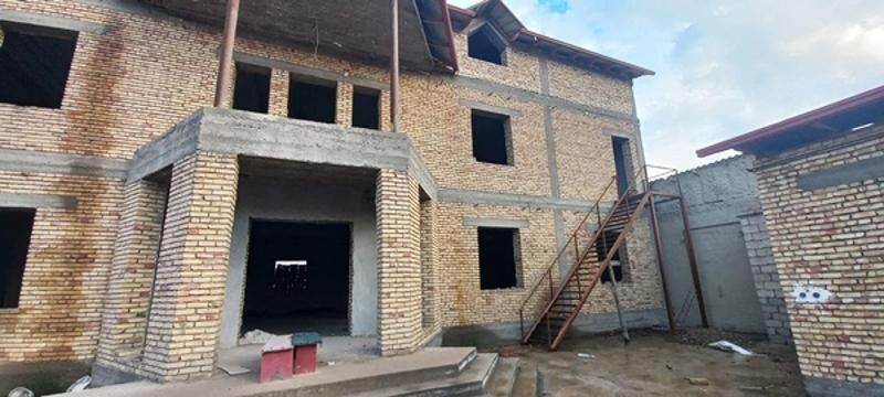 Pilita pishgan g'ishtan qurilgan